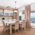 Seaview פלוצ'ה